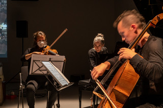 Das Glück des Nein-Sagens, Trio